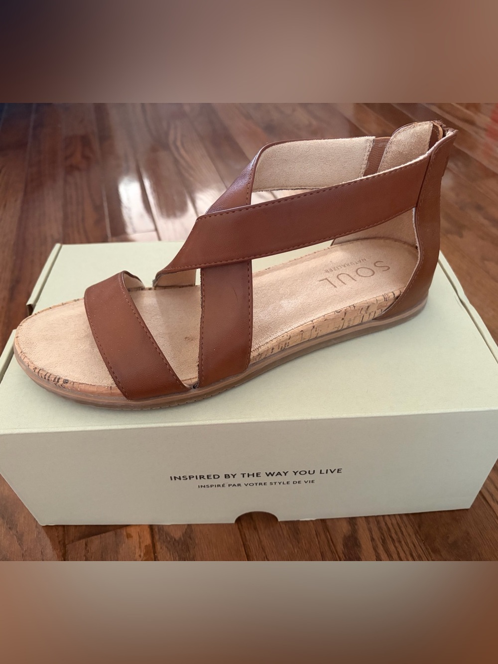 SOUL NATURALIZER WOMEN’S TAN LEATHER CRISSCROSS SANDALS